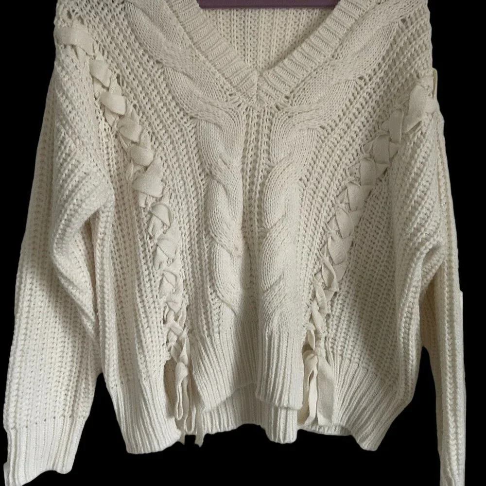 Ultra Flirt XL Woman’s Ivory V-Neck Cable Acrylic‎ Sweater Style RS617401